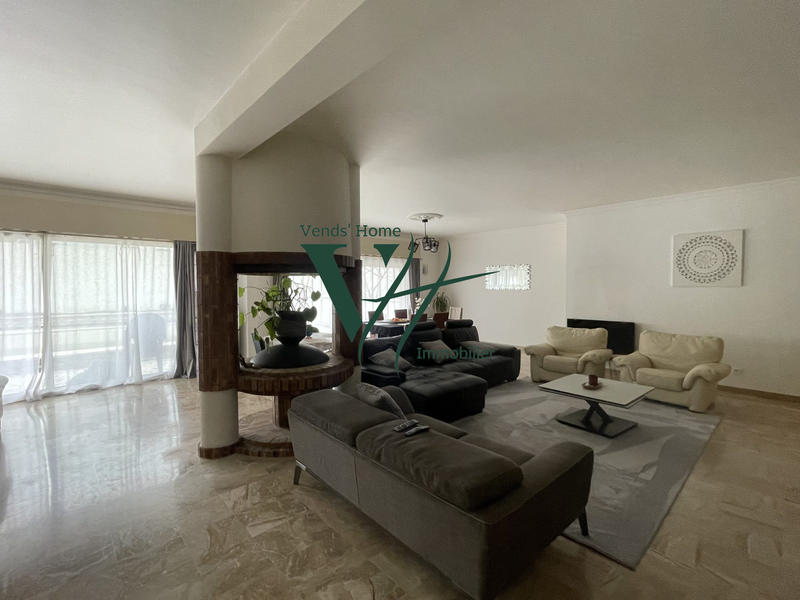 Villa - 302 m² - 10 pièces