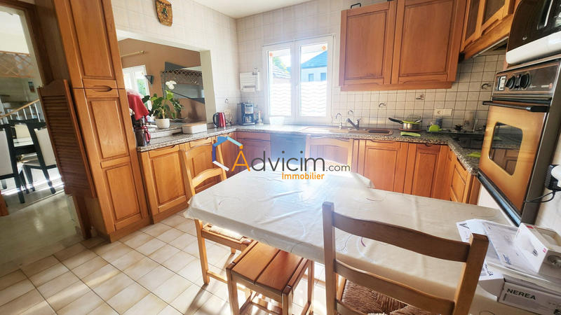 Maison - 220 m² - 8 pièces