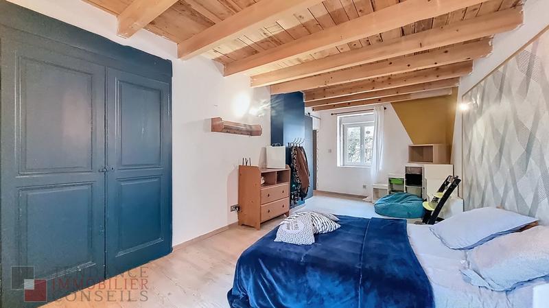 Maison - 220 m² - 9 pièces