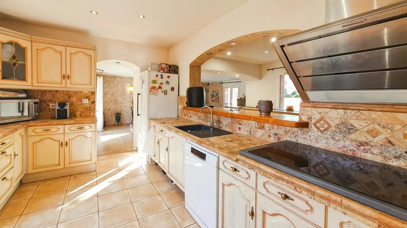 Maison - 204 m² - 5 pièces