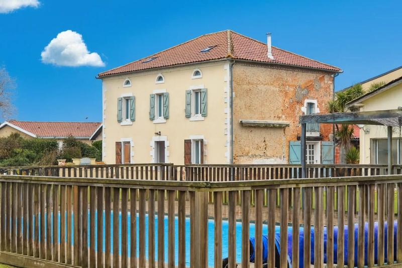 Maison - 290 m² - 8 pièces