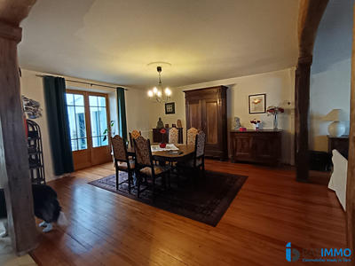 Maison - 220 m² - 9 pièces