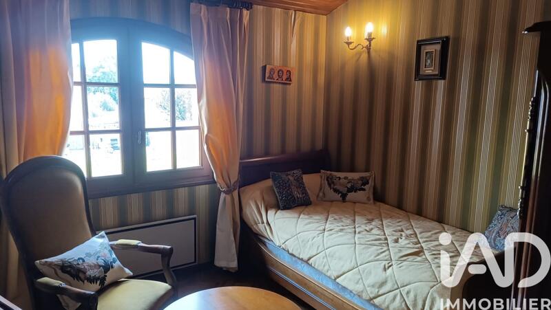 Maison - 231 m² - 7 pièces