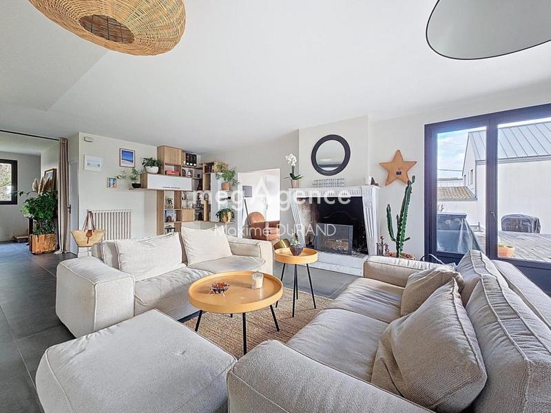 Maison - 273 m² - 10 pièces