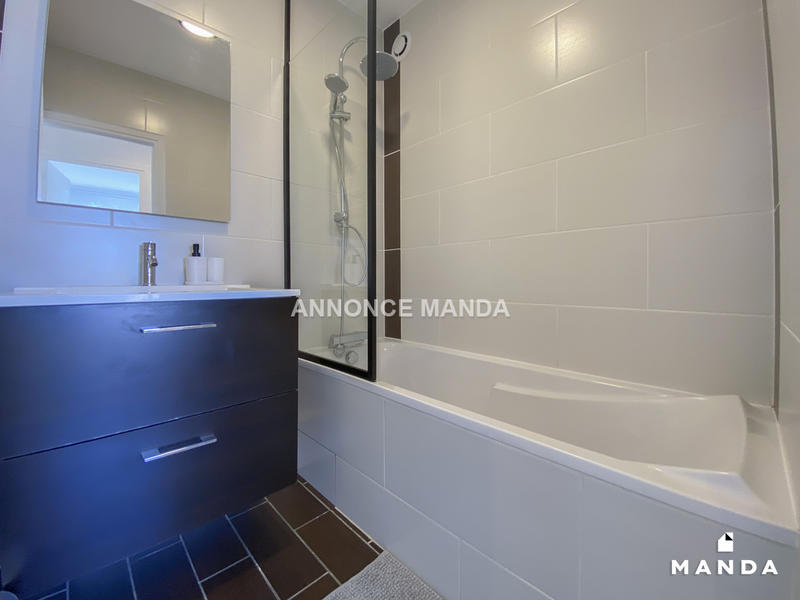 Chambre - 10 m² - 7 pièces