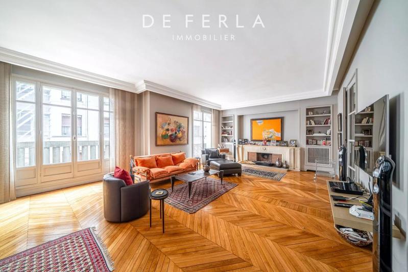 Appartement - 245 m² - 7 pièces