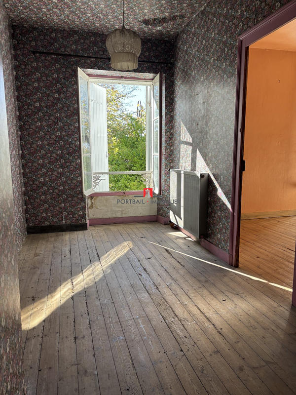 Maison - 225 m² - 8 pièces