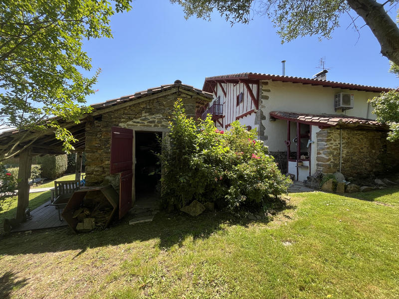 Maison - 325 m² - 11 pièces