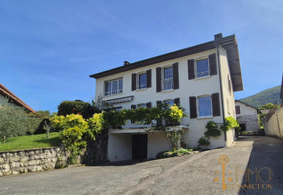 Maison - 198 m² - 7 pièces