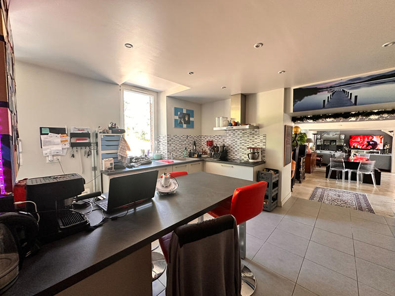 Maison - 220 m² - 6 pièces