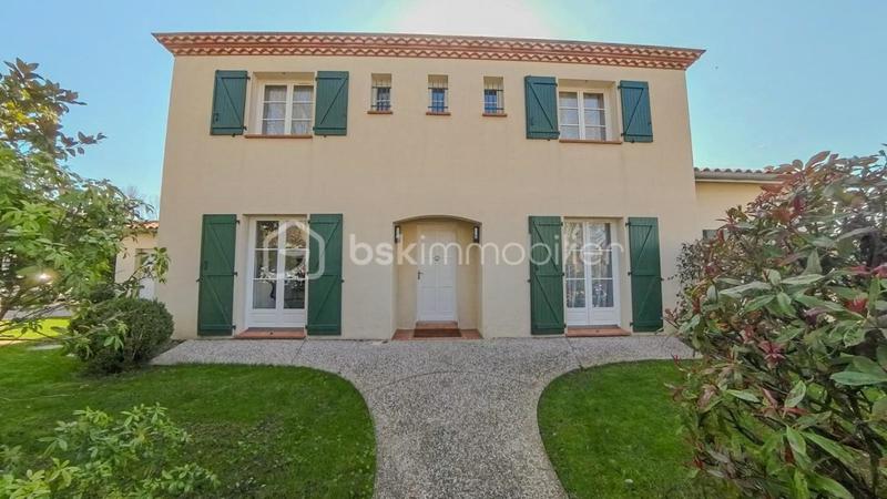 Villa - 210 m² - 8 pièces
