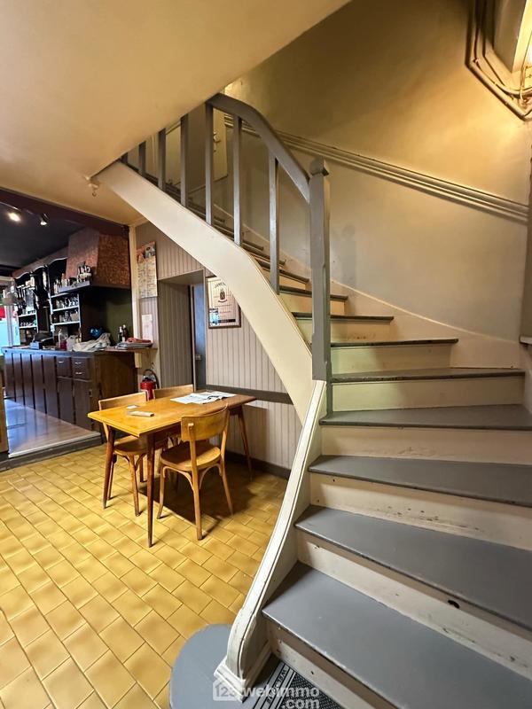 Maison - 305 m² - 12 pièces