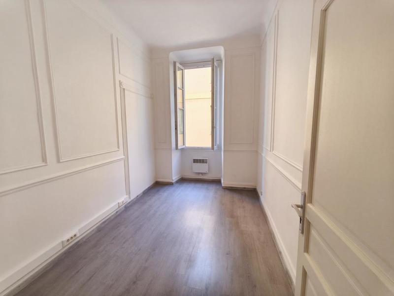 Bureau - 105 m² - 5 pièces