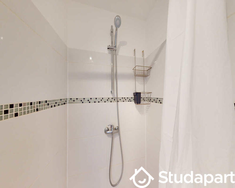 Chambre - 80 m² - 1 pièce