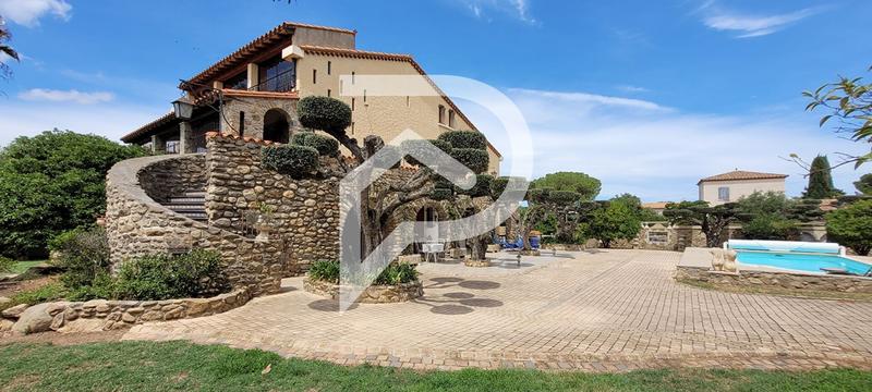 Demeure - 259 m² - 11 pièces