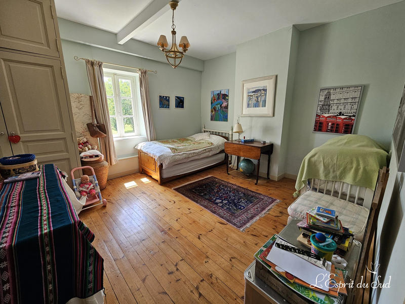 Maison - 251 m² - 9 pièces