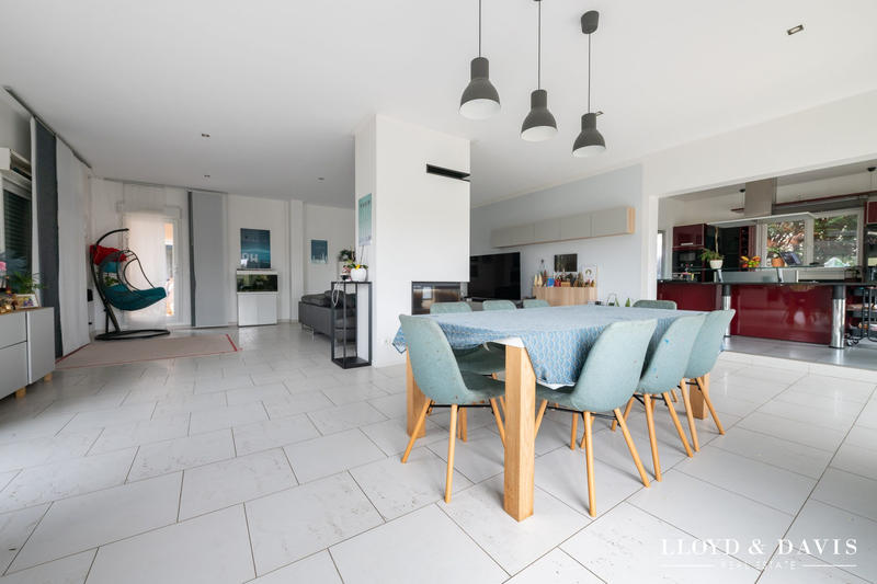 Maison - 195 m² - 7 pièces