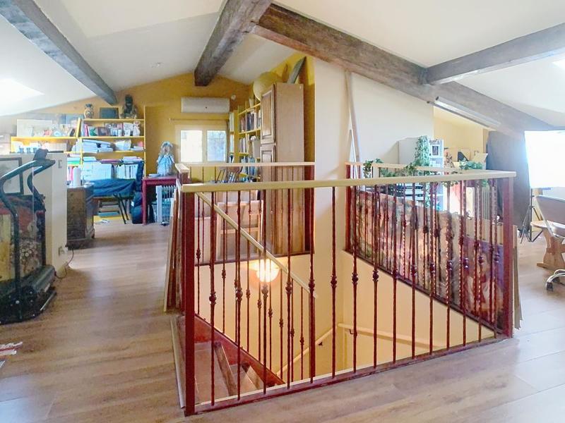 Villa - 261 m² - 8 pièces