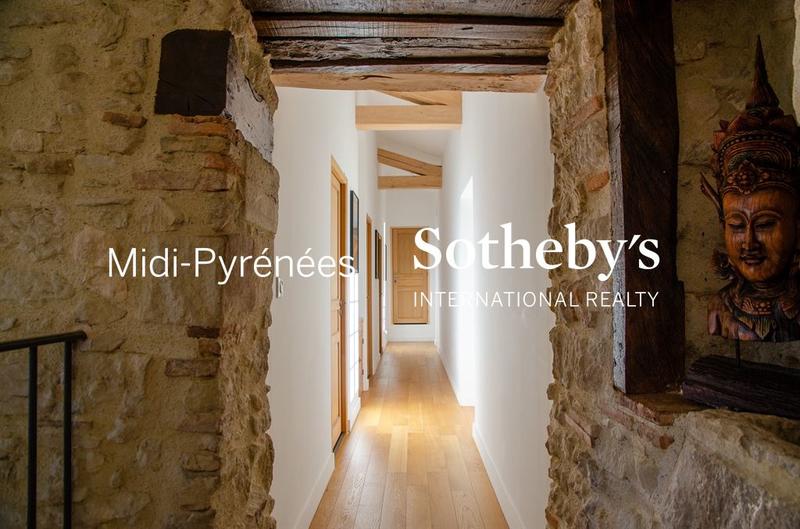 Maison - 397 m² - 9 pièces