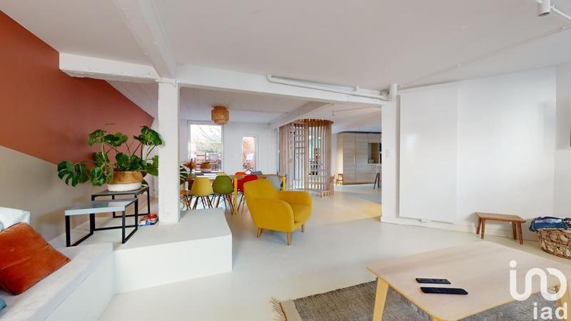 Maison - 210 m² - 10 pièces