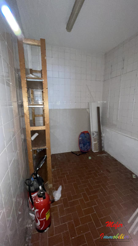 Local commercial - 110 m² - 4 pièces