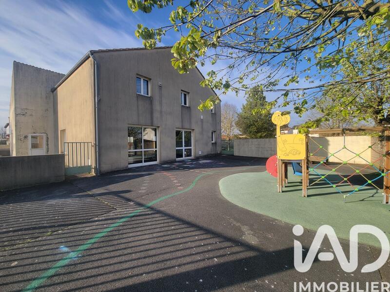 Maison - 240 m² - 6 pièces