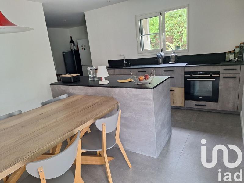 Maison - 250 m² - 8 pièces