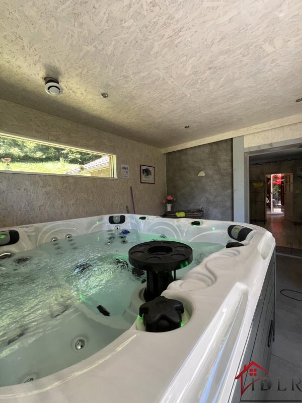 Propriété - 330 m² - 20 pièces