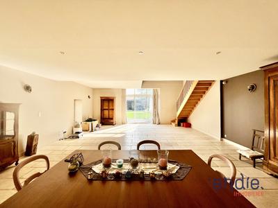 Maison - 258 m² - 9 pièces