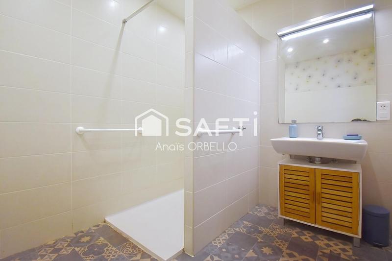 Maison - 250 m² - 8 pièces