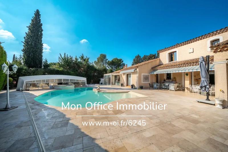 Maison - 233 m² - 7 pièces