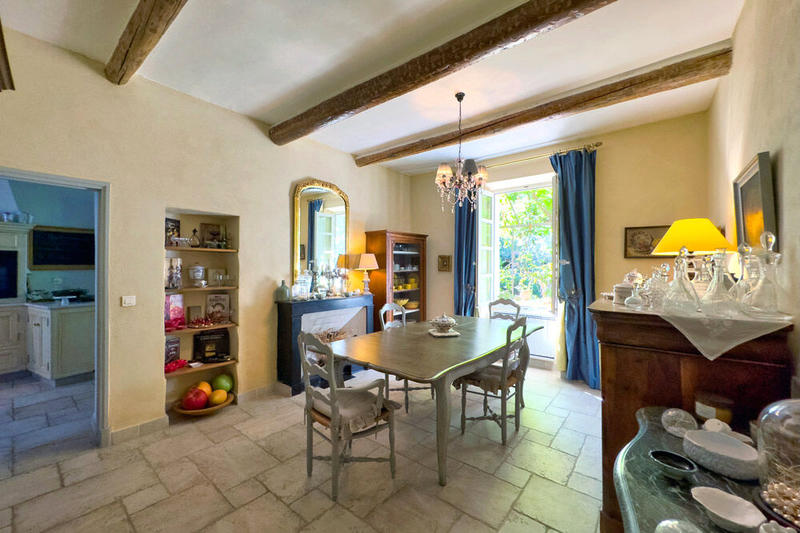 Maison - 310 m² - 10 pièces