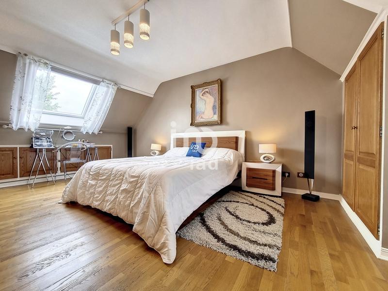 Maison - 180 m² - 7 pièces