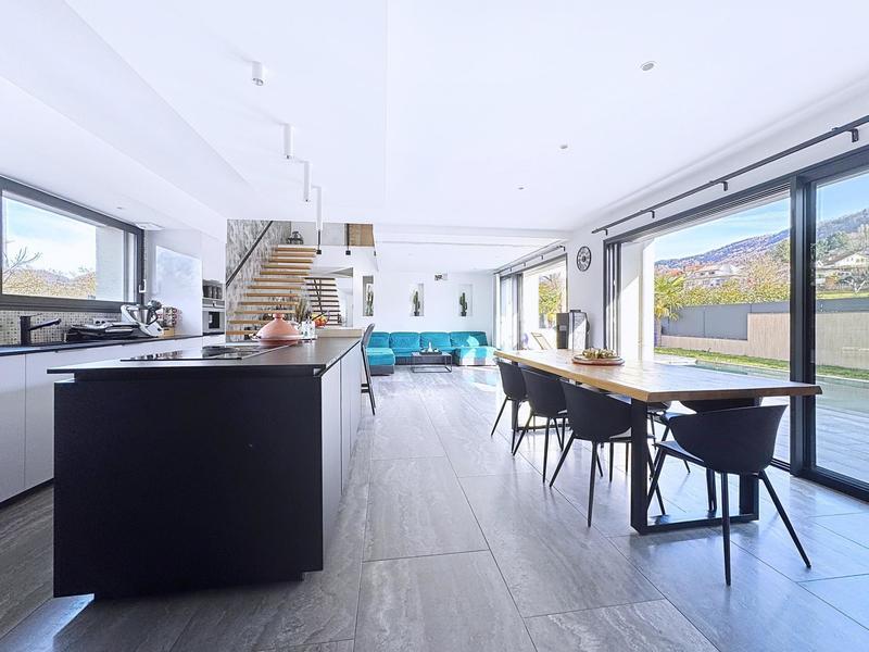 Maison - 182 m² - 6 pièces