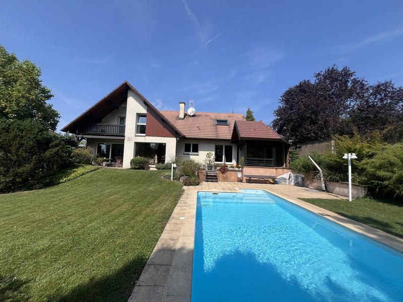 Maison - 201 m² - 8 pièces