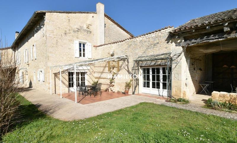 Maison de maîtres - 312 m² - 8 pièces