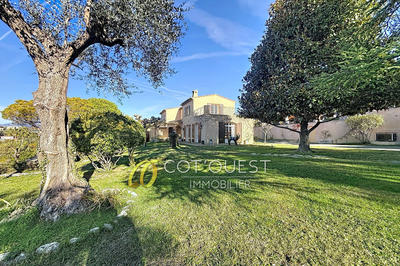 Maison - 305 m² - 7 pièces