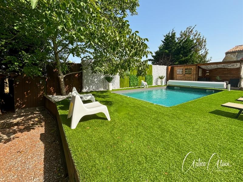 Maison - 271 m² - 9 pièces