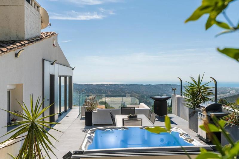 Maison - 233 m² - 8 pièces