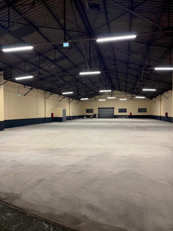 Entrepôt - 700 m² - 3 pièces