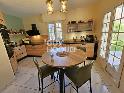 Maison - 140 m² - 6 pièces