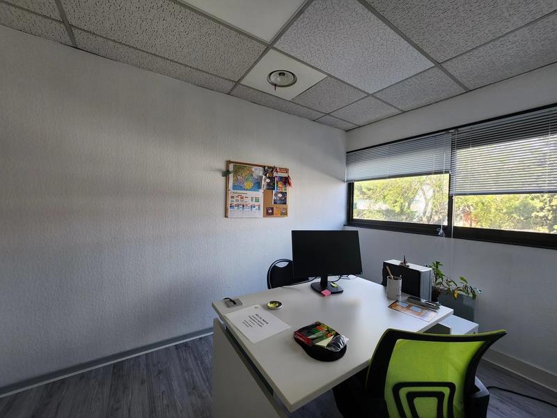 Bureau - 120 m² - 6 pièces