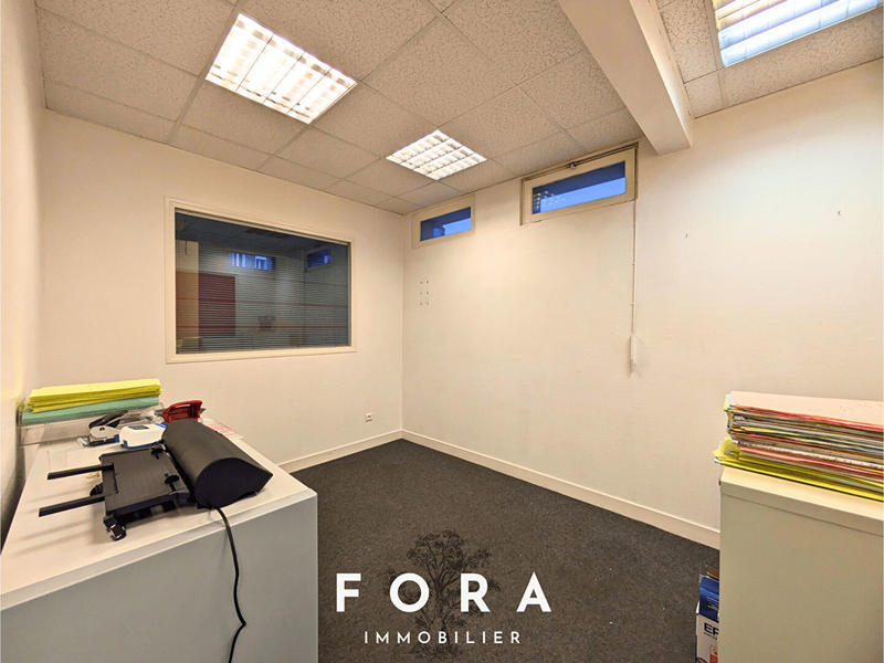 Local commercial - 80 m² - 4 pièces