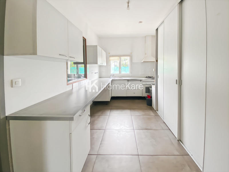 Maison - 200 m² - 5 pièces