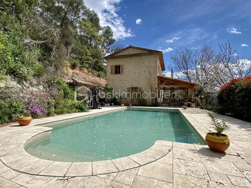 Demeure - 232 m² - 8 pièces