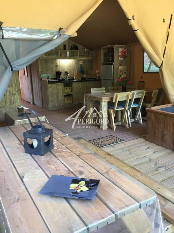 Maison - 555 m² - 16 pièces