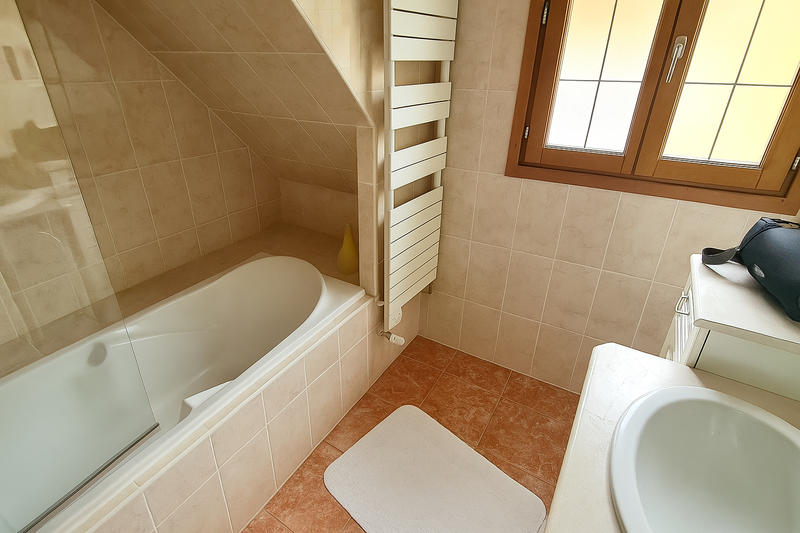 Maison - 80 m² - 5 pièces