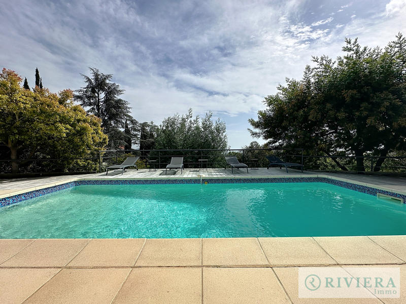 Maison - 203 m² - 5 pièces