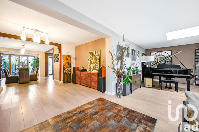 Maison - 240 m² - 11 pièces