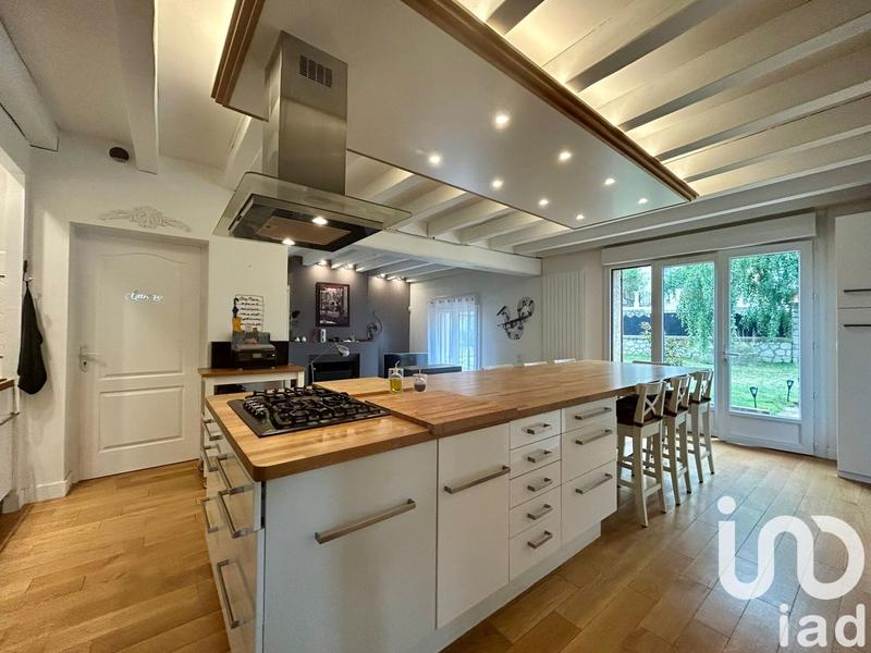 Maison - 237 m² - 11 pièces